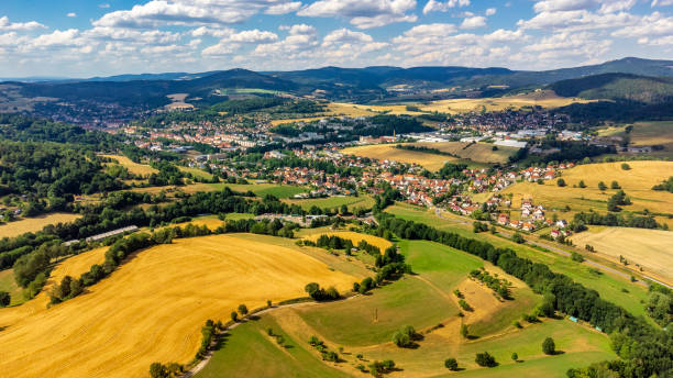 récolte de céréales à la fin de l’été près de schmalkalden - thuringia photos et images de collection