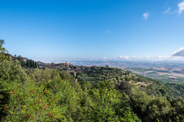 istock Summer landscape in Tuscany, Italy 1418697714