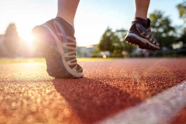 correndo no atletismo esportivo - off track running - fotografias e filmes do acervo