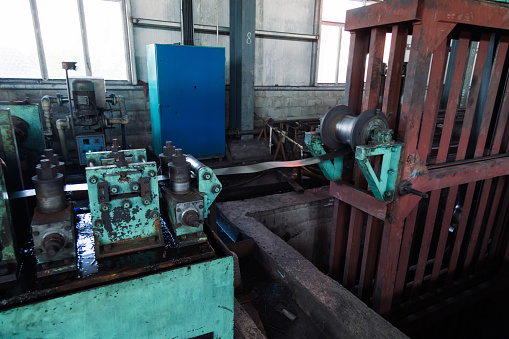 Machine of unrolling cold rolled steel coils used for manufacturing metal pipes and tubes in the factory