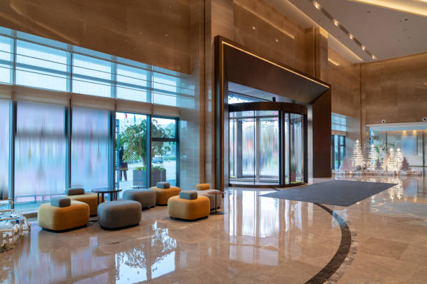 hall de l’hôtel de luxe - hotel corridor entrance hall entrance photos et images de collection