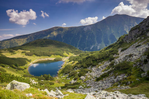 atemberaubende landschaft der slowakischen tatra - tatra gebirge stock-fotos und bilder