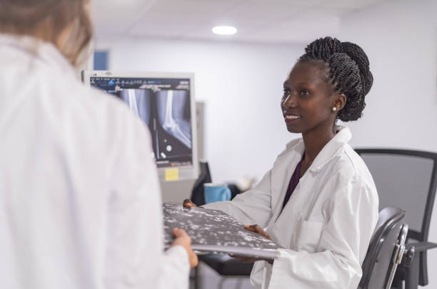 istock doctor radiologists  working together 1418850223