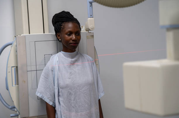 radiologische sitzung - mammogram mri scan breast breast examination stock-fotos und bilder