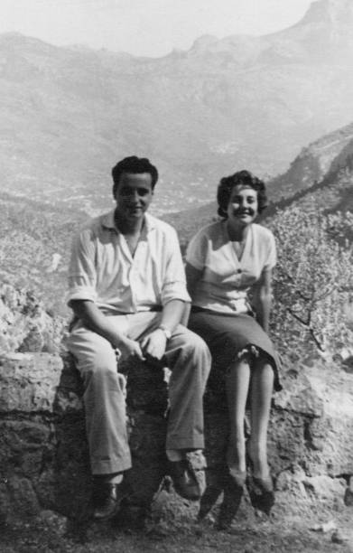 istock Vintage image from the 50s : Young couple posing at the mountains 1418873049