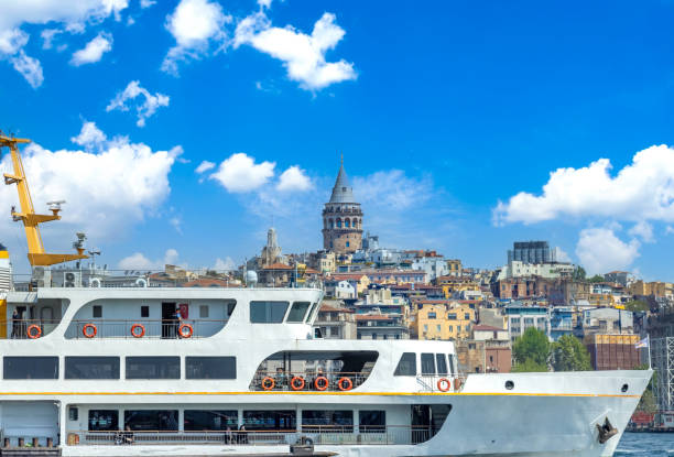 bosphorus strait in istanbul, bosporus tour boats and views of istanbul mosques and historic center - balat stok fotoğraflar ve resimler