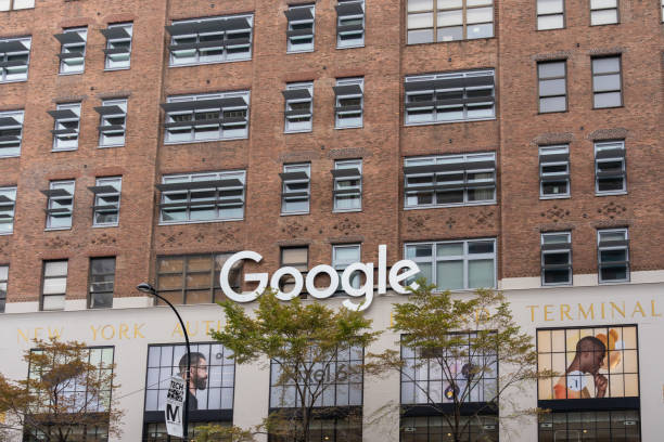 immeuble de bureaux google à new york, états-unis. - google searching internet e commerce photos et images de collection