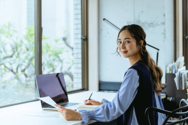 istock A woman who works with materials (home, telework, office) 1418919810