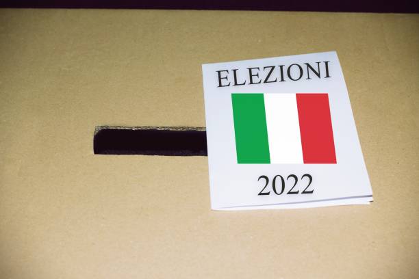 concepto de voto electoral político italiano en 2022. - italy voting politics political party fotografías e imágenes de stock