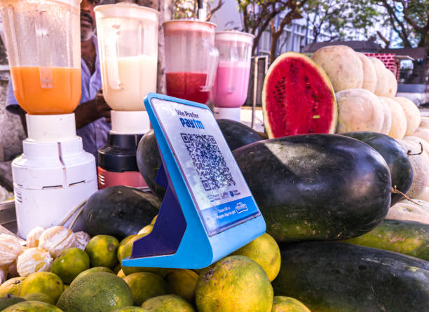 Paytm UPI application for a cashless payment facility. Digital India Initiative. Chennai, Tamilnadu, INDIA, Aug 22, 2022:Selective focus of a Juice stall in India installed a Paytm UPI application for a cashless payment facility. Digital India Initiative.Cashless economy concept. paytm stock pictures, royalty-free photos & images