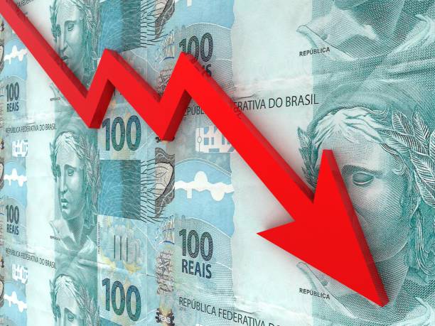 istock Brazilian money graph falling finance crisis 1418974626