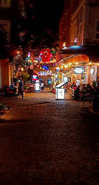 istock Istanbul Restaurants At Night 1418982673