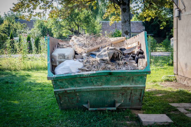 grand conteneur pour débris et déchets de construction - sautiller photos et images de collection