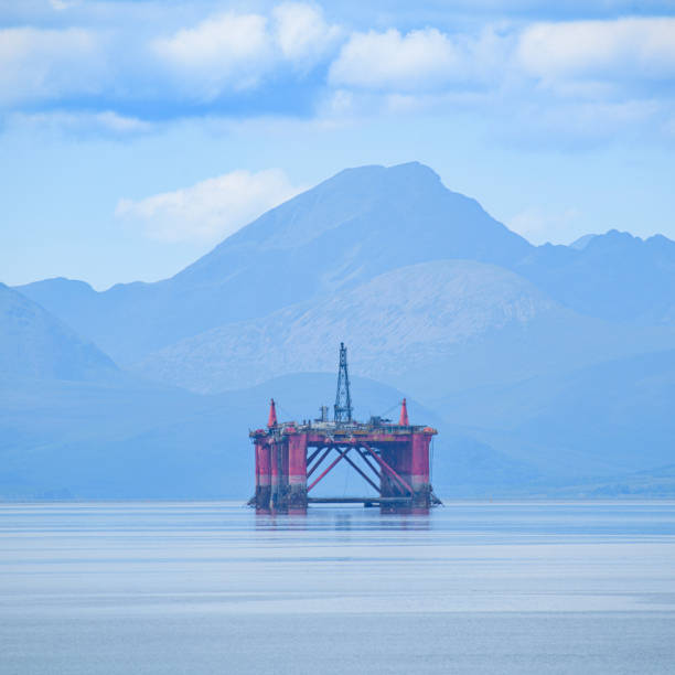 o produtor do norte - oil rig sea oil well oil drill - fotografias e filmes do acervo