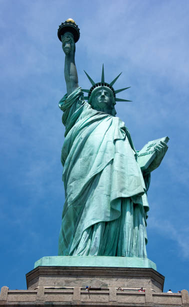 自由の女神像ニューヨーク - crown liberty statue ストックフォトと画像