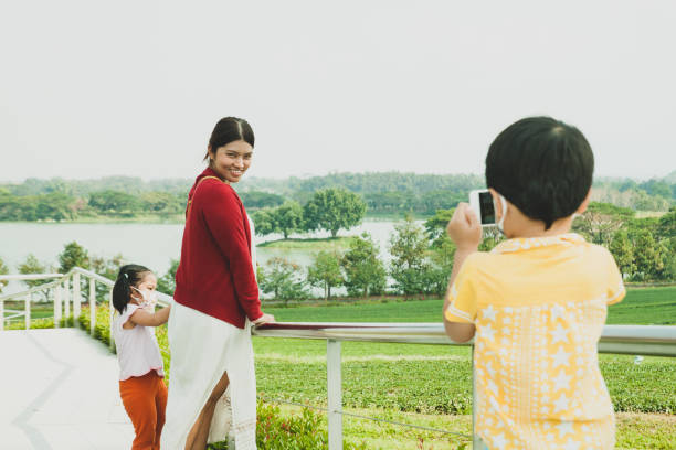 istock The family taking photo 1419081475
