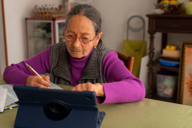 istock Latina woman over the average age of 64 studies virtually 1419085710