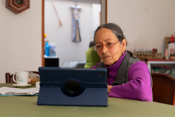 istock Latina woman over the average age of 64 studies virtually 1419085828
