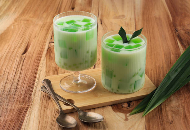 buko pandan philippinisches dessert - screwpine stock-fotos und bilder