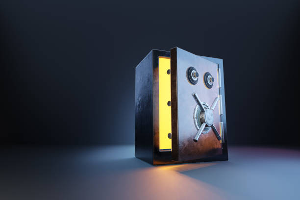 leicht geöffneter banktresor, der einen goldenen lichtstrahl auf dunklem hintergrund durchsickern lässt. illustration von reichtum und wohlstand - lock currency security combination lock stock-fotos und bilder