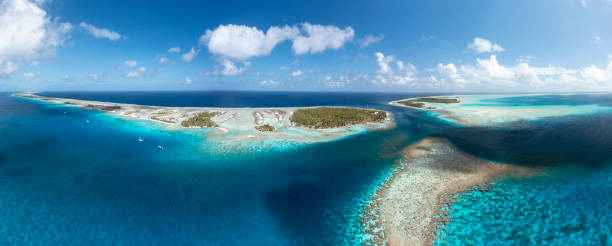 drone panoramic polinezja francuska - polynesia bungalow beach sunrise zdjęcia i obrazy z banku zdjęć