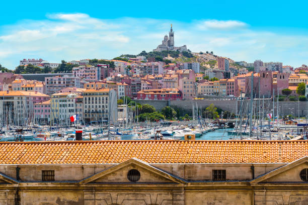 marseille old port with view of the famous basilica of notre dame on top of the hill. - notre dame de la garde imagens e fotografias de stock