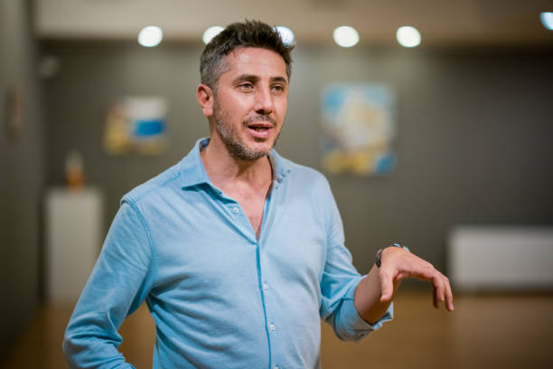 istock Man giving a speech in a gallery 1419116148