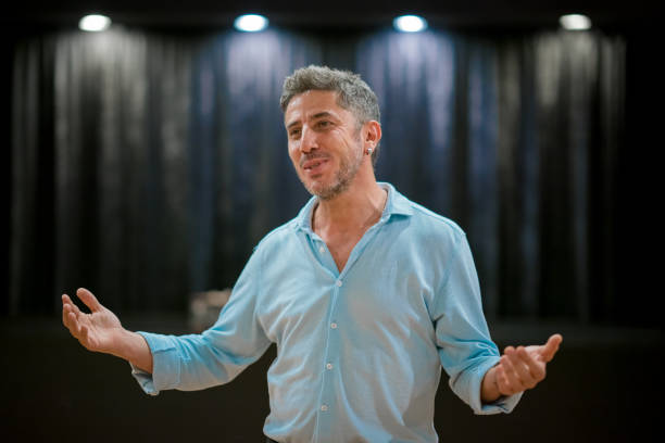 istock Man giving a speech in a gallery 1419116227
