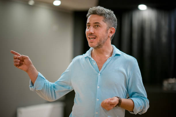 istock Man giving a speech in a gallery 1419116229