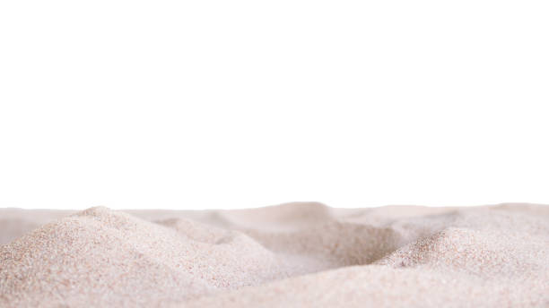 куча песка изолирована на белом фоне. - sandy brown стоковые фото и изображения