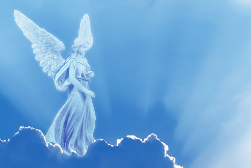 Hermoso ángel en el cielo sobre la nube photo