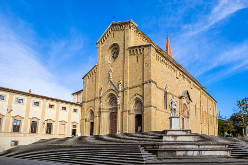 Arezzo Cathedral, ended in 1511 with the façade rebuilt in 1914