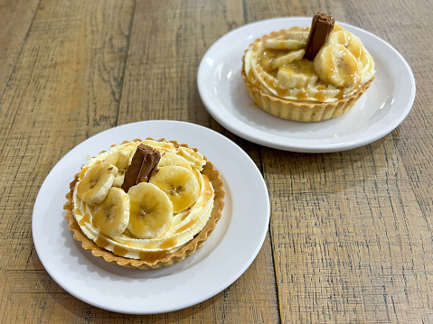 Banoffee pies served on white plates