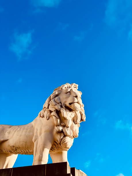 istock Lion sculpture in London 1419314256