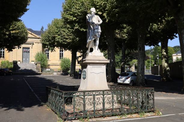 sarlat la caneda - la boetie statue - sarlat la photos et images de collection