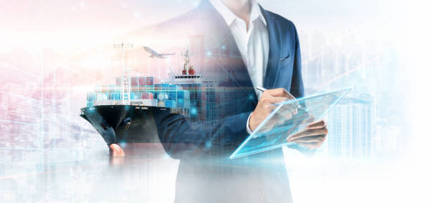 Business and Technology Digital Future of Cargo Containers Logistics Transport Concept, Double Exposure of Business man using Tablet and Freight Ship at Port, Transportation Import Export Background negocios y tecnología futuro digital de los contenedores de carga concepto de transporte logístico, doble exposición del hombre de negocios que utiliza tabletas y buques de carga en el puerto, transporte importación y exportación antecedentes