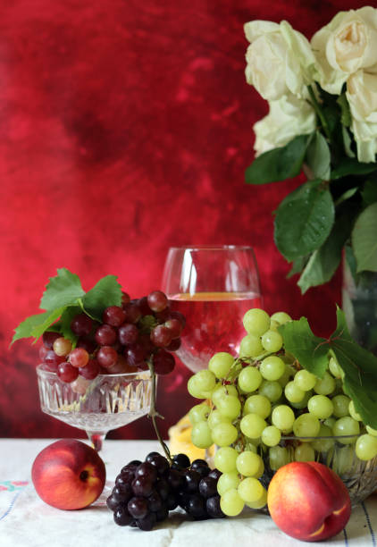 wine and fruit - raspberry table wood autumn imagens e fotografias de stock