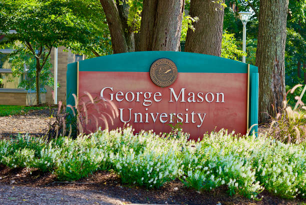 george mason university sign, fairfax, virginia (usa) - george mason imagens e fotografias de stock