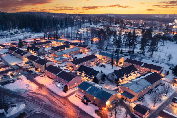 residential area on a winter evening - dalarna imagens e fotografias de stock
