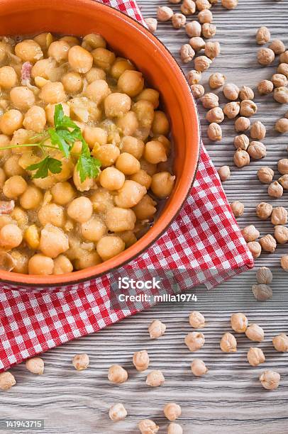 Chickpea Sopa Na Tigela De Cerâmica De Terracota - Fotografias de stock e mais imagens de Alimentação Saudável - Alimentação Saudável, Cerâmica de Terracota, Comida