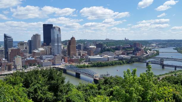 vista de pittsburgh desde mount washington - mt washington fotografías e imágenes de stock