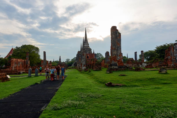 wat phra si sanphet tempel ayutthaya thailand - 20. august 2022: war der heiligste tempel an der stelle des alten königspalastes in thailands alter hauptstadt ayutthaya, bis die stadt vollständig zerstört wurde. - sanphet palace stock-fotos und bilder