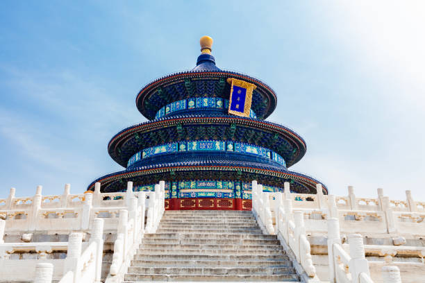 klassisches architektonisches äußeres des himmelstempels in peking, china - chinese temple dog stock-fotos und bilder