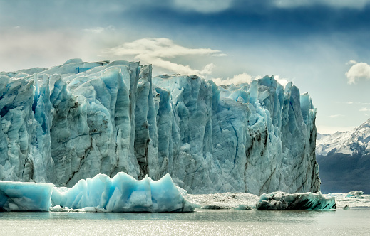 El glaciar Perito Moreno, representa el más famoso de los glaciares continentales. Parque Nacional Los Glaciares, Provincia de Santa Cruz, Patagonia, Argentina. photo