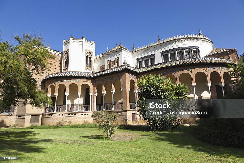 Mudejar Jardim em Sevilha. Costas Fachada - Royalty-free Museu Foto de stock