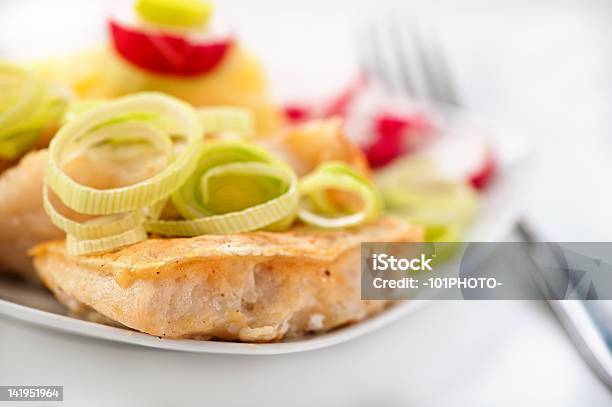 Peces En Masa Empanada Foto de stock y más banco de imágenes de Lenguado común - Lenguado común, Alimento, Antihigiénico