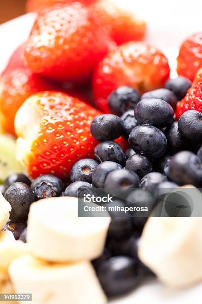 혼합됨 과일초콜릿 입힌 딸기 블루베리 바나나 감귤류 과일에 대한 스톡 사진 및 기타 이미지 - 감귤류 과일, 건강한 식생활, 계절