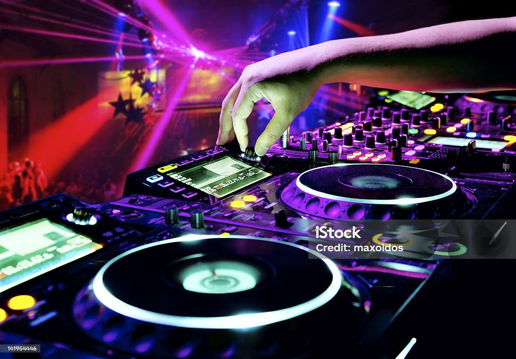 Dj mistura a faixa - Royalty-free DJ Foto de stock