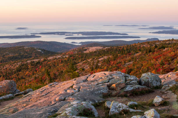 가을의 일출에 �캐딜락 마운틴 - cadillac mountain maine new england usa 뉴스 사진 이미지