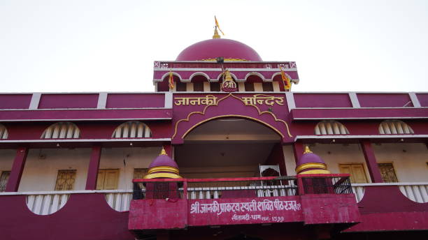 janaki mandir est un temple hindou dédié à la déesse sita situé à sitamarhi, en inde. - janakpur photos et images de collection